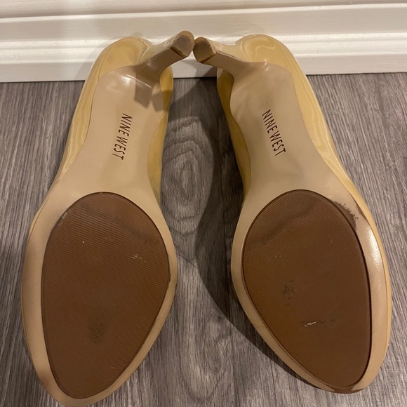 Nine West size 7  3.5” heels - Picture 3 of 6
